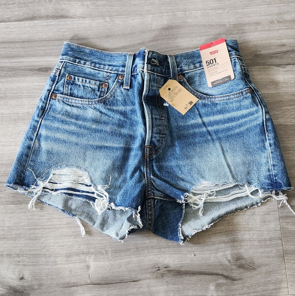 Levis High Rise Cut-off Button Fly Short - Picture 4 of 9